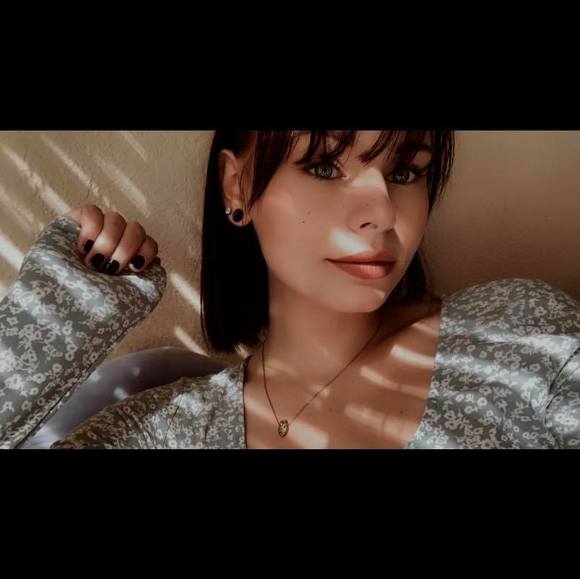 Meet your Posher, Tabitha - Picture 1 of 1